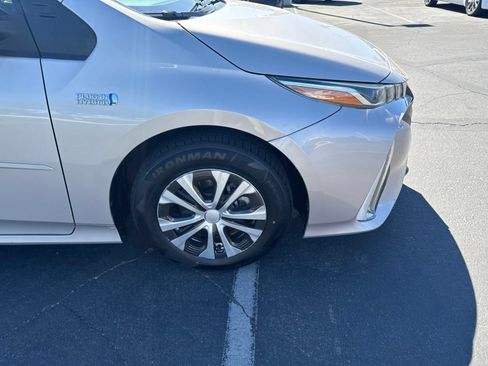 Used 2022 Toyota Prius Prime XLE FWD image 23
