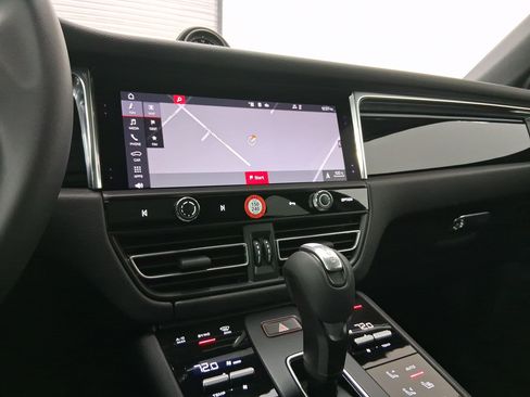 New 2026 Porsche Macan image 25