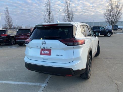 Used 2024 Nissan Rogue SV image 6