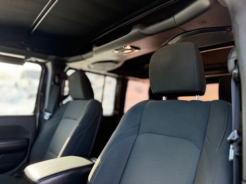 Used 2019 Jeep Wrangler Unlimited Sport S image 15