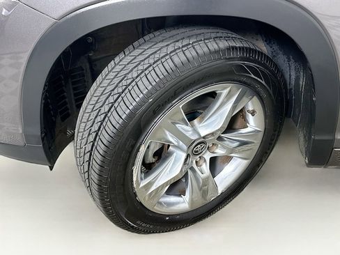 Used 2018 Toyota Highlander Limited FWD image 24