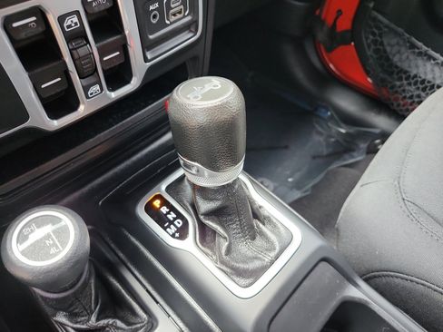 Used 2018 Jeep Wrangler Unlimited Sport S AWD/4WD image 20