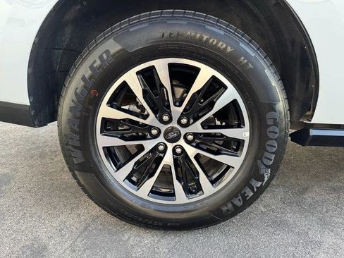 Certified 2025 Ford Expedition Platinum image 15