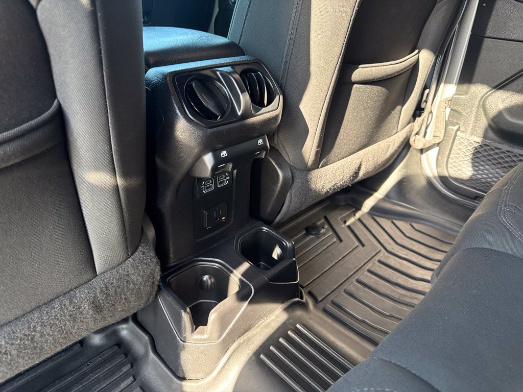 Used 2019 Jeep Wrangler Unlimited Sahara AWD/4WD image 14