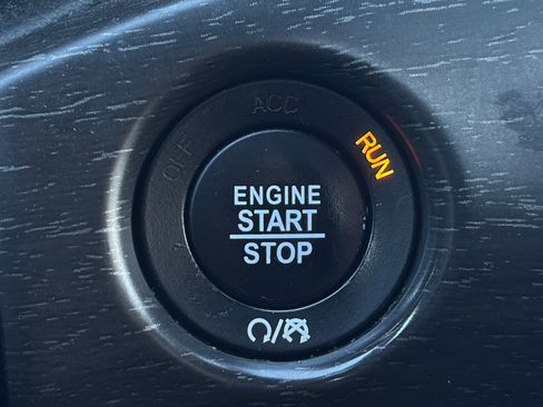 Used 2017 Jeep Grand Cherokee Limited image 23