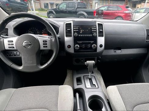 Used 2014 Nissan Frontier SV image 15