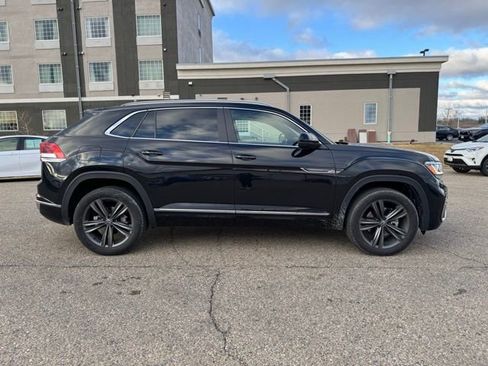 Used 2022 Volkswagen Atlas Cross Sport SEL R-Line image 13