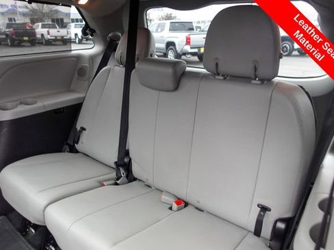 Certified 2017 Toyota Sienna Limited image 28
