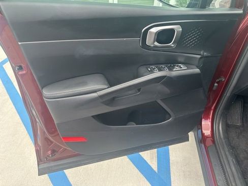 Used 2025 Kia Sorento LX FWD image 17