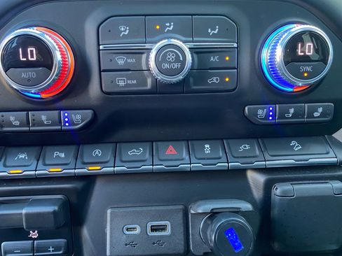 Used 2021 GMC Sierra 1500 AT4 w/ Technology Package image 26