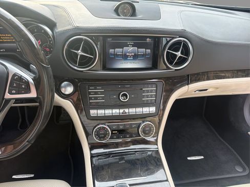 Used 2017 Mercedes-Benz SL 550 image 33