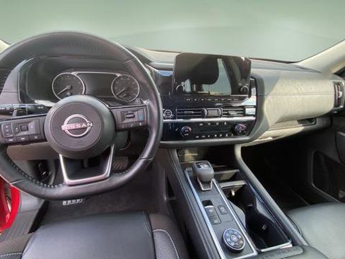 Used 2023 Nissan Pathfinder SL AWD/4WD image 7