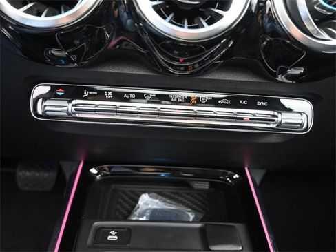 New 2026 Mercedes-Benz GLB 250 image 3