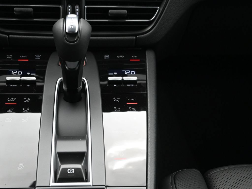 Certified 2026 Porsche Macan AWD/4WD image 24