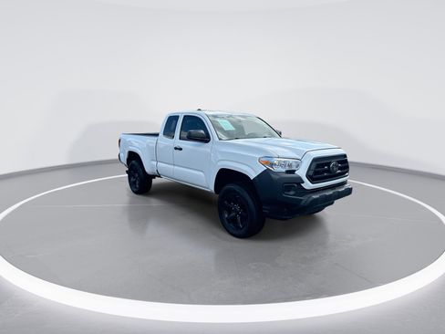 Used 2022 Toyota Tacoma SR RWD image 2