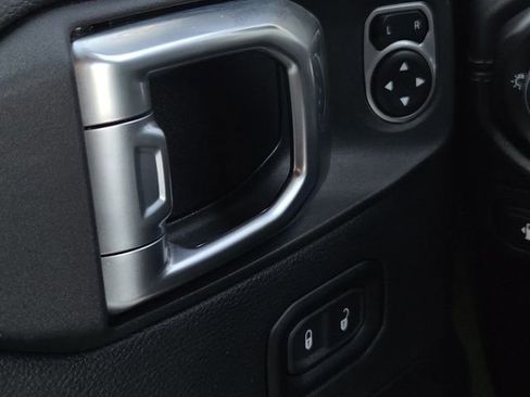 Used 2024 Jeep Wrangler Unlimited Sahara image 27