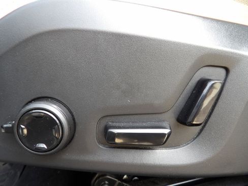 Used 2022 Volvo XC60 T8 Inscription w/ Advanced Package image 17