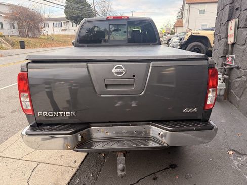 Used 2010 Nissan Frontier SE w/ SE Value Truck Pkg image 4