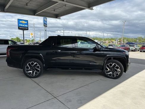 New 2025 Chevrolet Silverado EV RST image 5