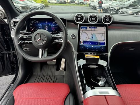 Used 2025 Mercedes-Benz GLC 300 4MATIC image 14