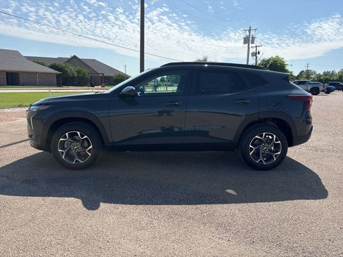 New 2026 Chevrolet Trax LT FWD image 2