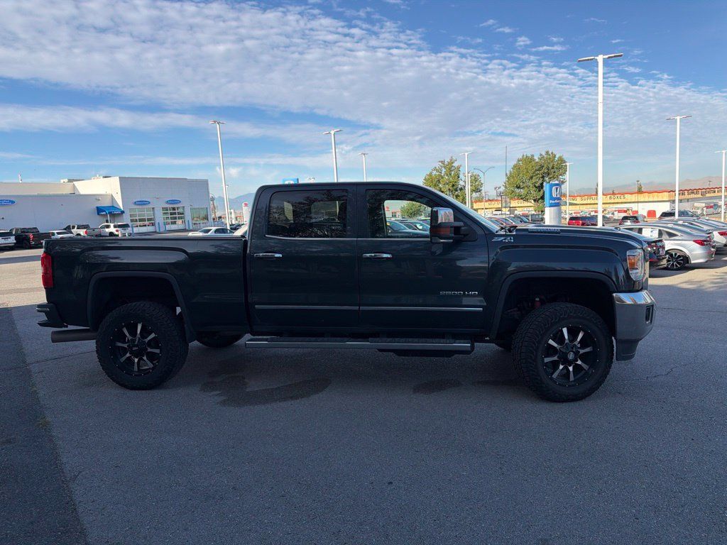 Used 2017 GMC Sierra 2500 SLT w/ Duramax Plus Package AWD/4WD image 4