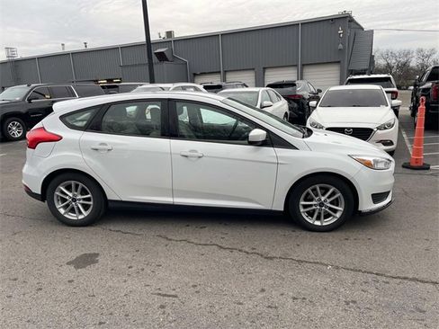 Used 2018 Ford Focus SE image 2