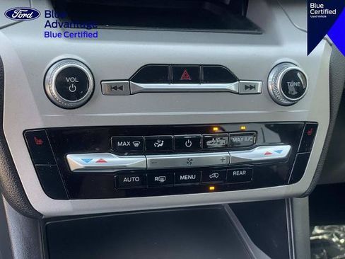 Certified 2023 Ford Explorer XLT RWD image 18