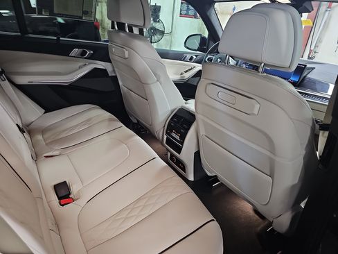 Used 2025 BMW X5 xDrive40i w/ M Sport Package image 11