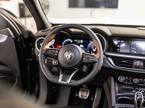 New 2025 Alfa Romeo Stelvio Sprint image 38