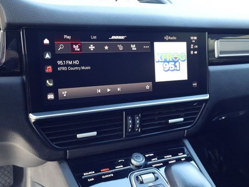 Certified 2023 Porsche Cayenne w/ Premium Package AWD/4WD image 17