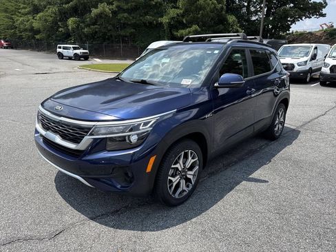 Used 2021 Kia Seltos EX AWD/4WD image 3