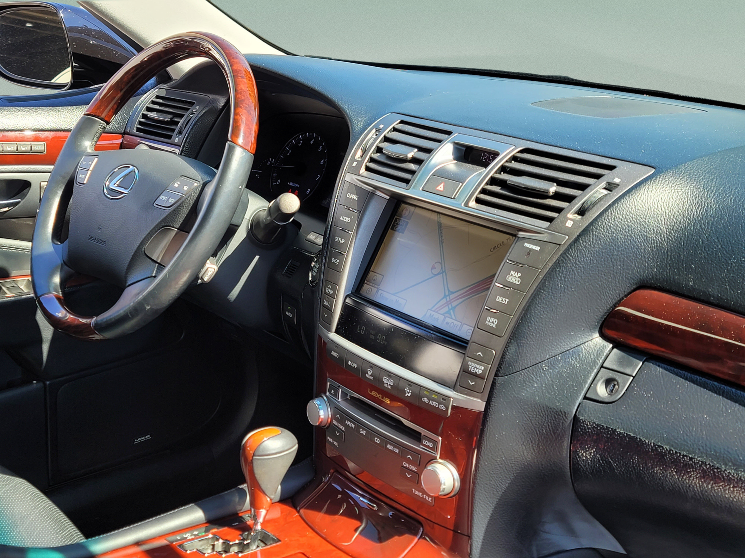 Used 2012 Lexus LS 460 AWD w/ Comfort Pkg image 24