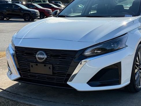 Used 2025 Nissan Altima 2.5 SV image 10