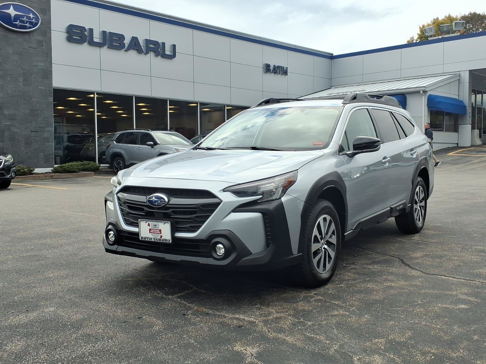 Certified 2024 Subaru Outback Premium AWD/4WD image 1