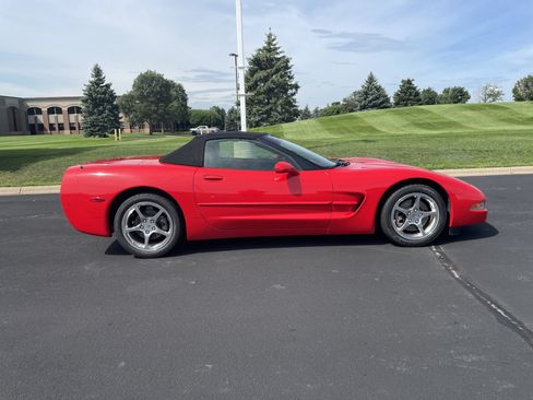 Used 2001 Chevrolet Corvette Convertible w/ Preferred Equipment Group2 RWD image 6
