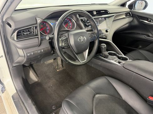 Used 2020 Toyota Camry XSE image 4