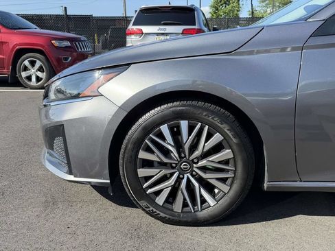 Used 2023 Nissan Altima 2.5 SV FWD image 12