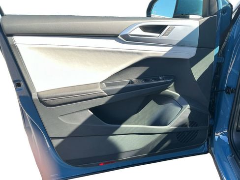 New 2026 Volkswagen Taos SE image 21