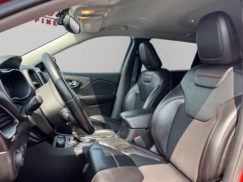 Used 2019 Jeep Cherokee Trailhawk w/ Comfort & Convenience Group AWD/4WD image 14