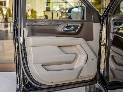 Used 2021 Chevrolet Suburban LT image 47