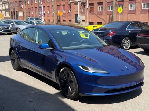 Used 2025 Tesla Model 3 RWD image 3