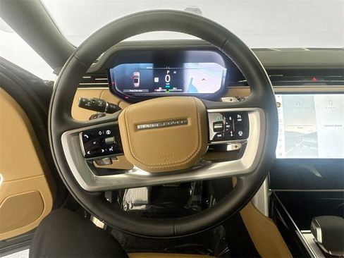 Certified 2025 Land Rover Range Rover SE image 11