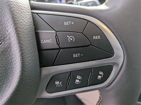 Certified 2024 Chrysler Pacifica Touring-L image 18