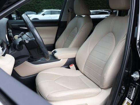 Used 2023 Toyota Highlander XLE image 14