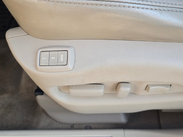 Used 2015 Cadillac SRX Luxury w/ Driver Awareness Package FWD image 13
