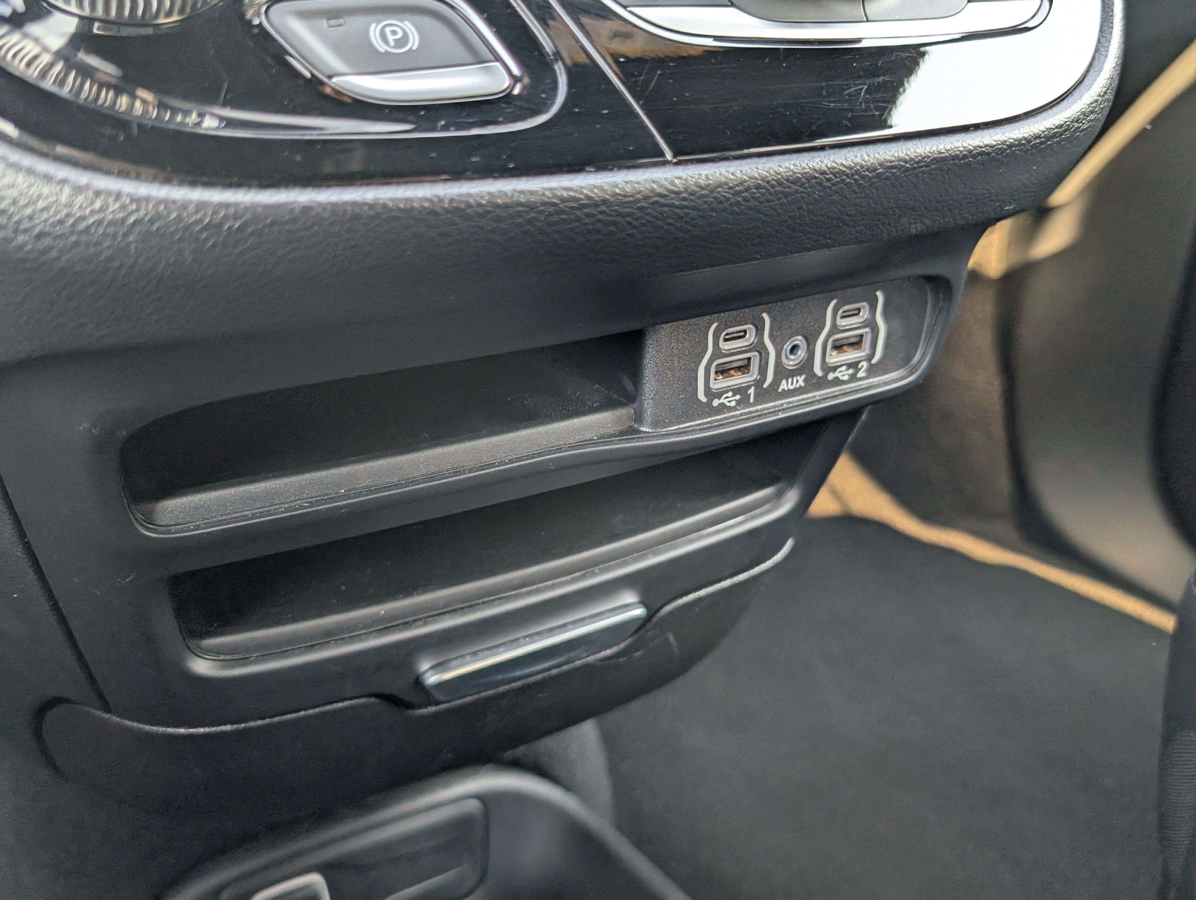 Used 2025 Chrysler Pacifica Select FWD image 18