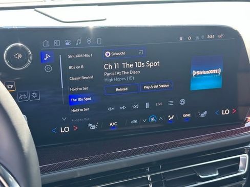 New 2026 Chevrolet Traverse Z71 w/ Enhanced Driving Package AWD/4WD image 8