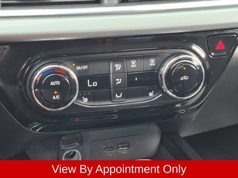 Used 2025 Chevrolet Trax LT w/ LT Convenience Package FWD image 20