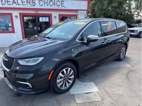 Used 2023 Chrysler Pacifica Limited FWD image 9